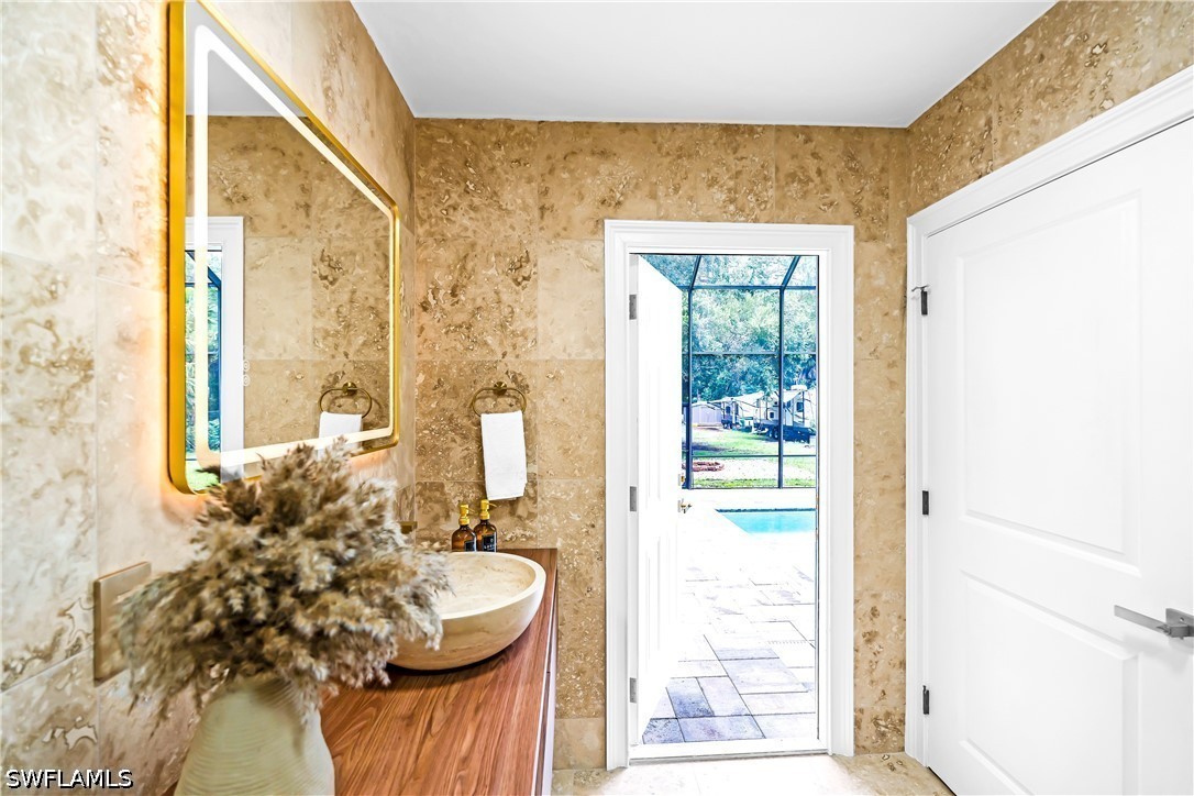 1030 39th, Naples, FL 34117