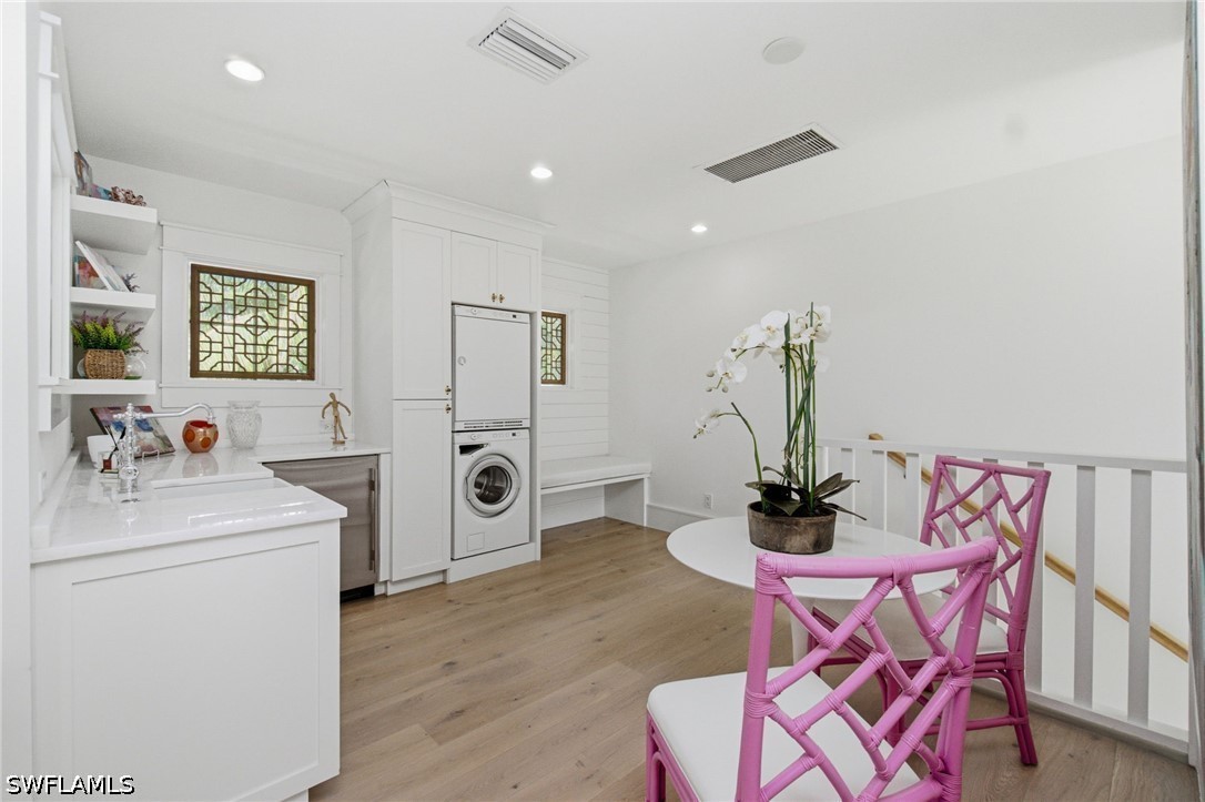 742 11th, Naples, FL 34102