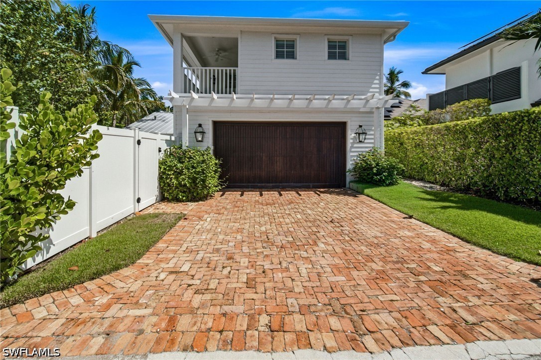 742 11th, Naples, FL 34102