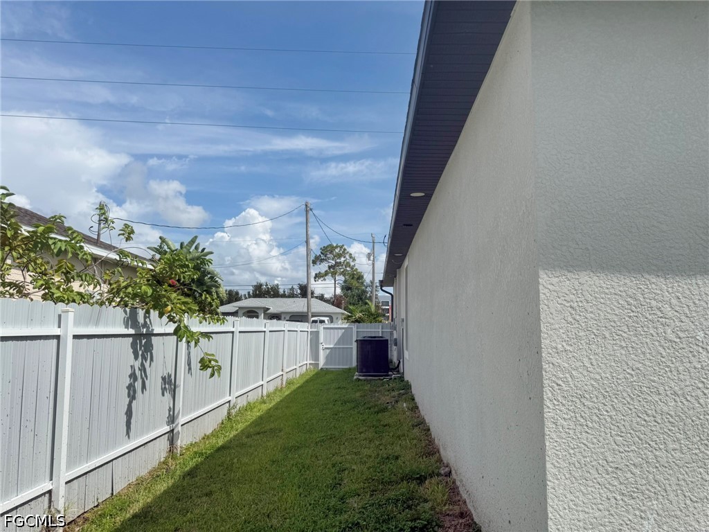 433 1st, Cape Coral, FL 33993
