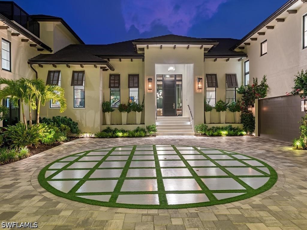 425 15th, Naples, FL 34102