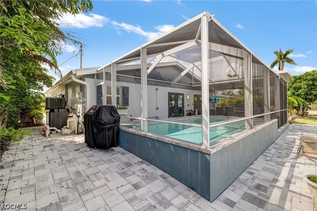 2574 Bayshore, Matlacha, FL 33993