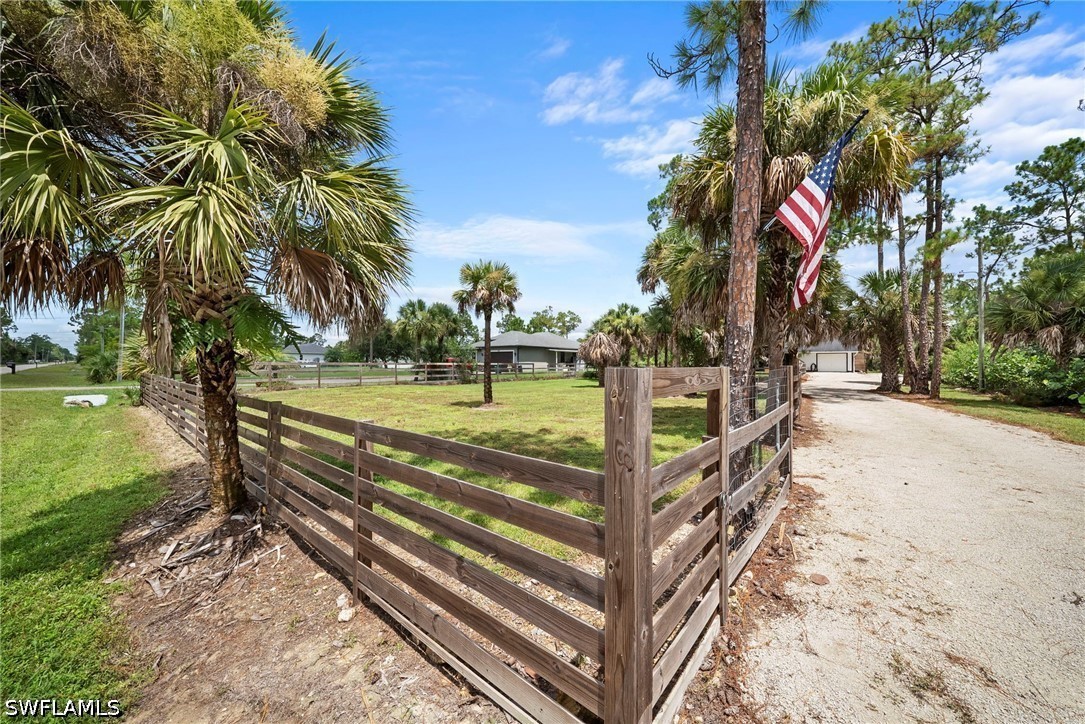 3691 4th, Naples, FL 34120