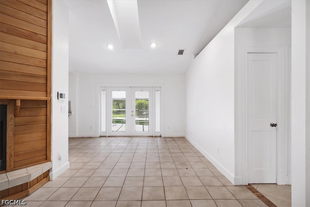 580 16th, Naples, FL 34117