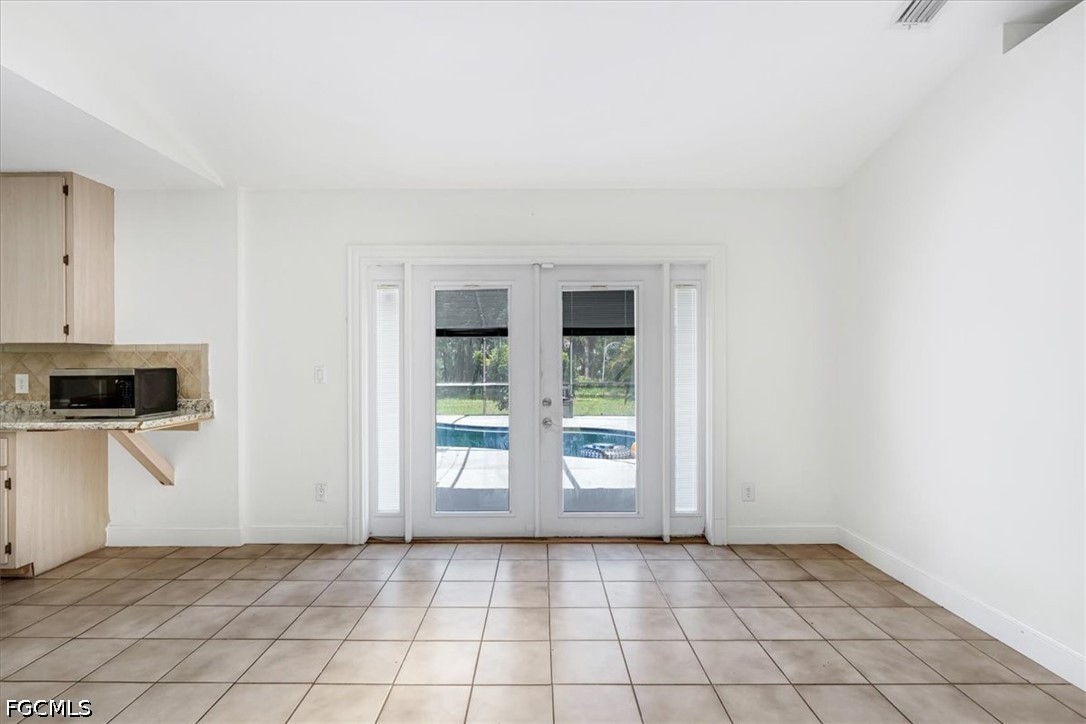 580 16th, Naples, FL 34117