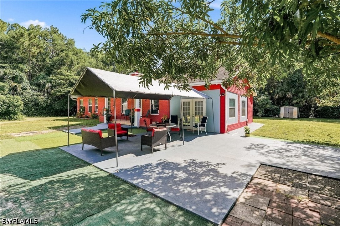 630 1st, Naples, FL 34117