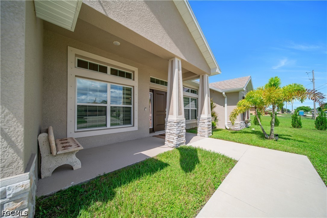 125 11th, Cape Coral, FL 33990