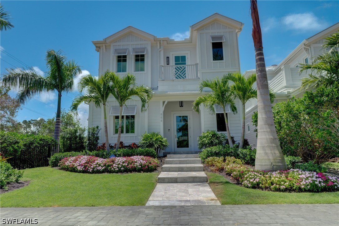 888 10th, Naples, FL 34102