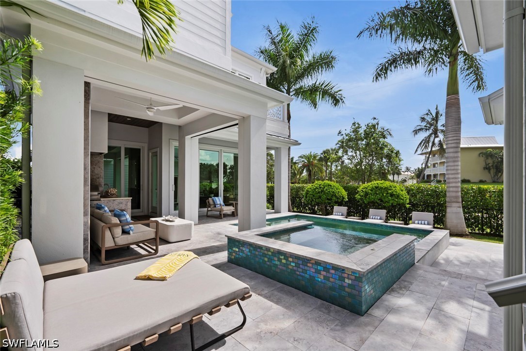 888 10th, Naples, FL 34102