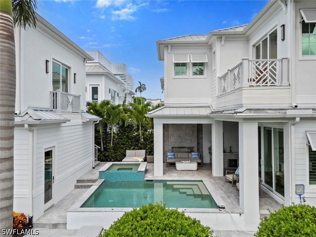 888 10th, Naples, FL 34102