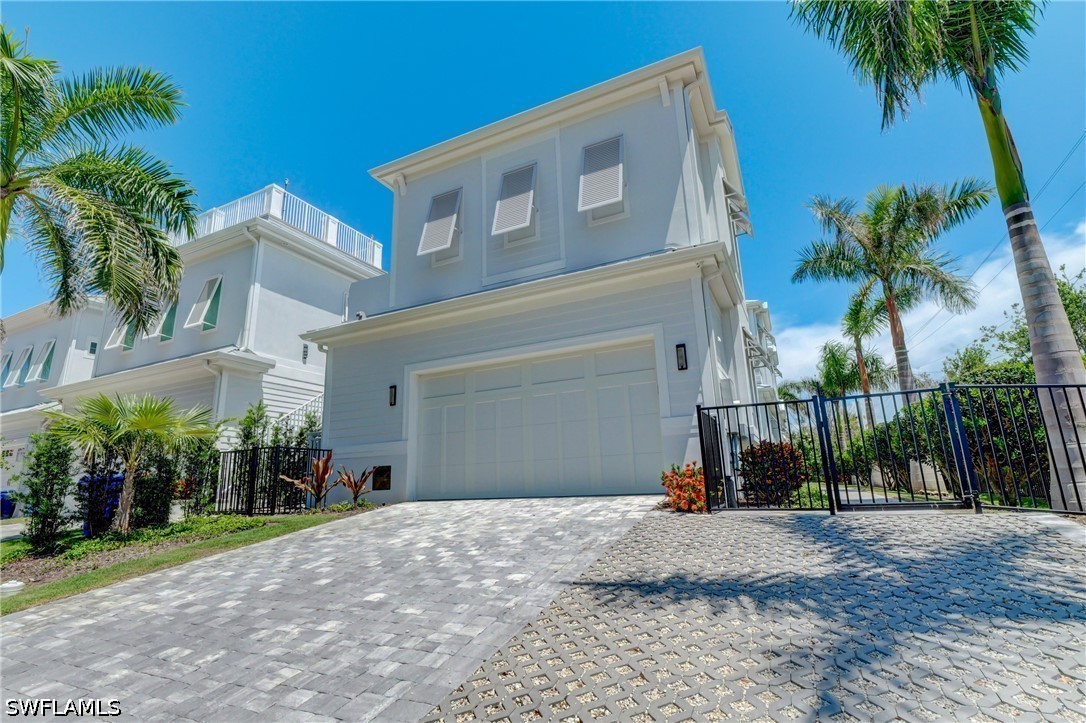 888 10th, Naples, FL 34102