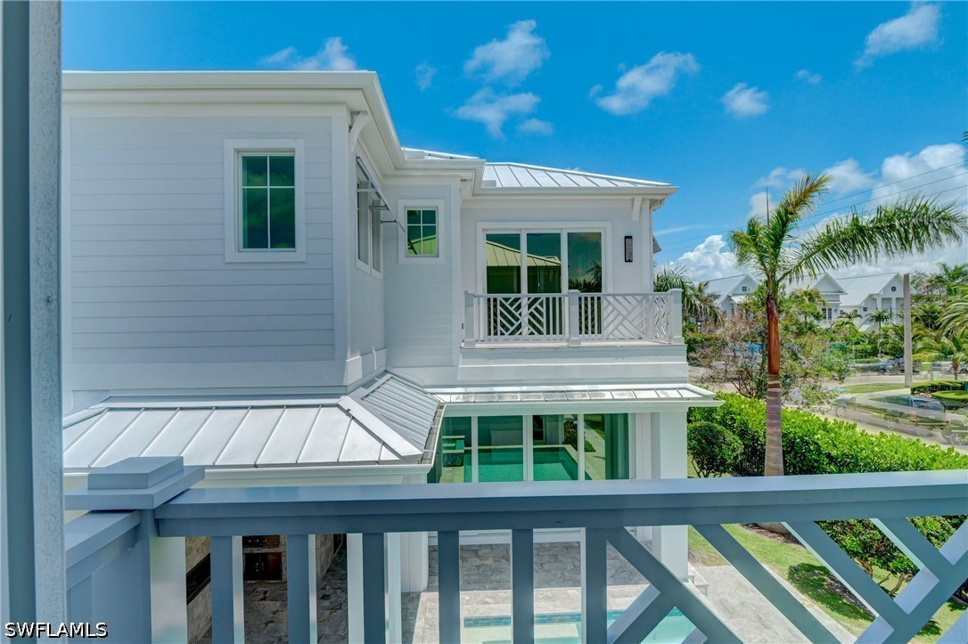 888 10th, Naples, FL 34102