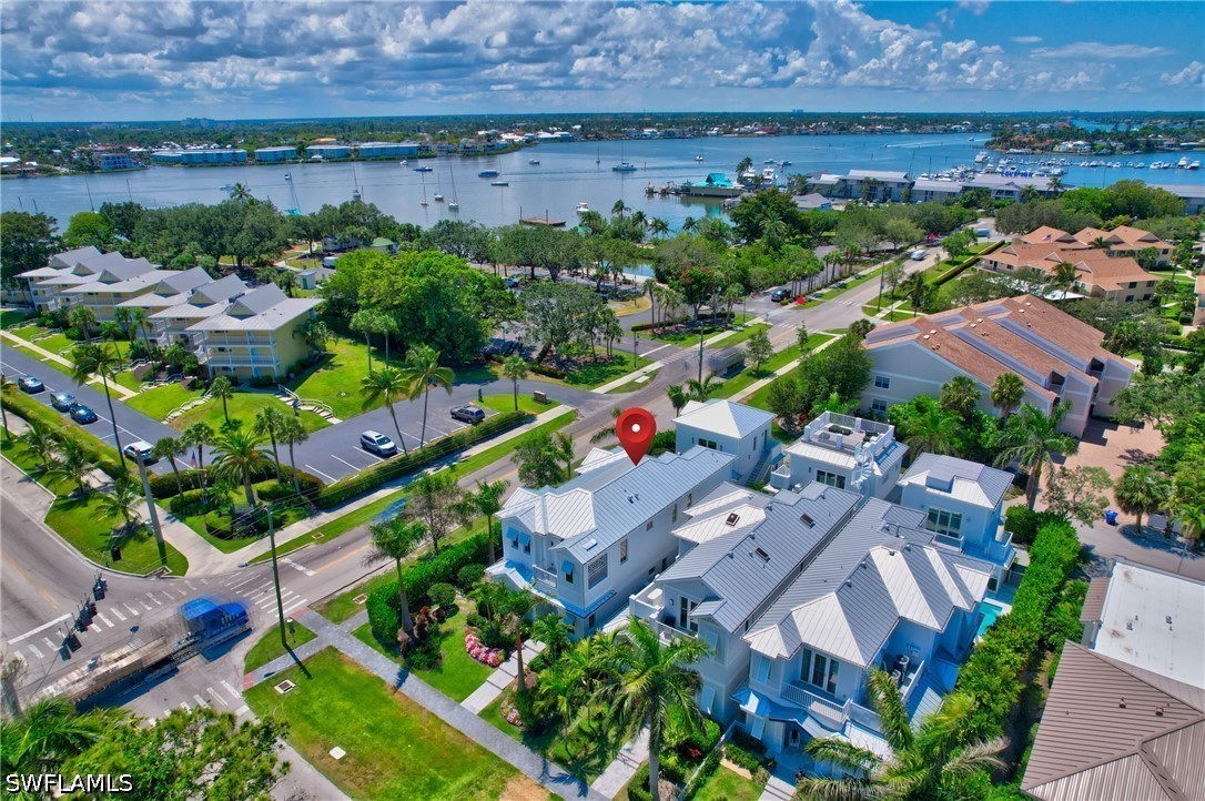 888 10th, Naples, FL 34102
