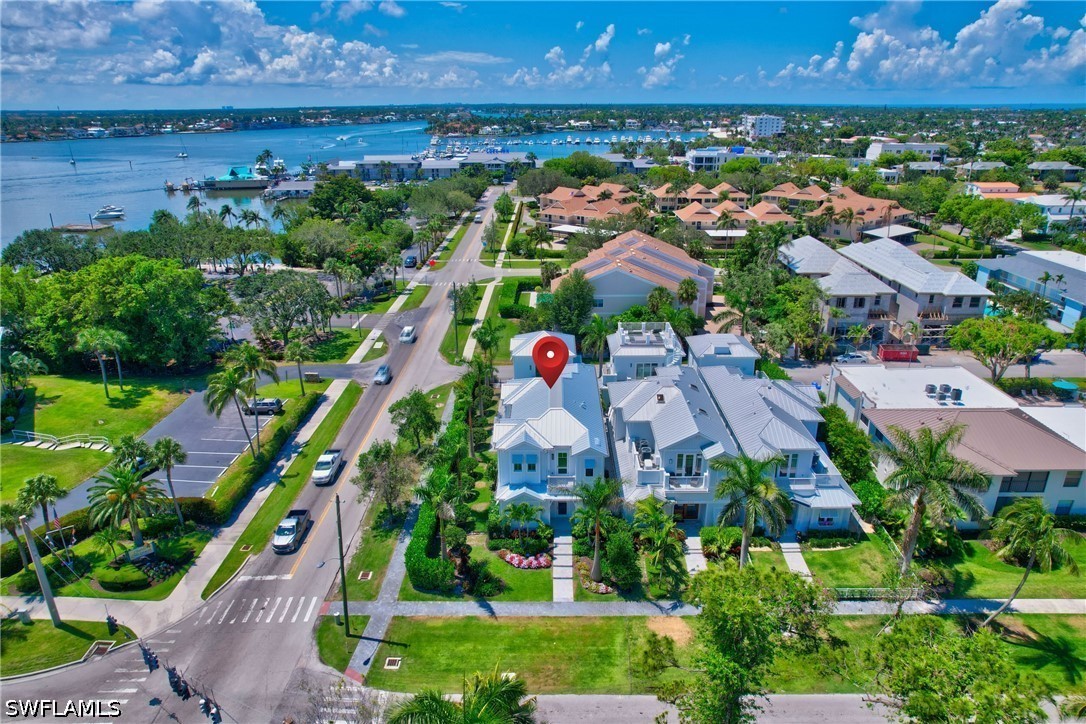 888 10th, Naples, FL 34102