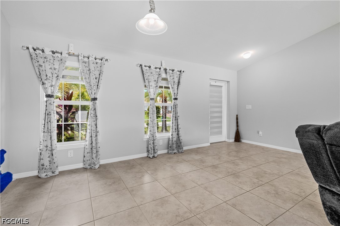 2829 25th, Cape Coral, FL 33914