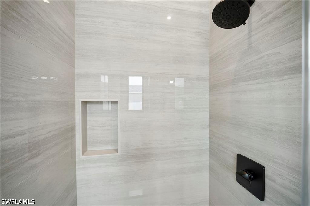 708 100th, Naples, FL 34108