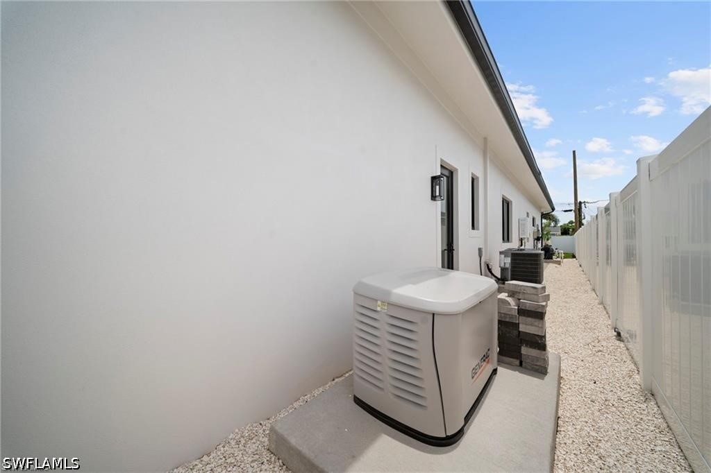 708 100th, Naples, FL 34108