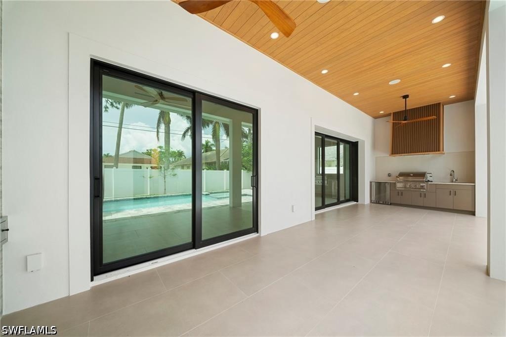 658 93rd, Naples, FL 34108
