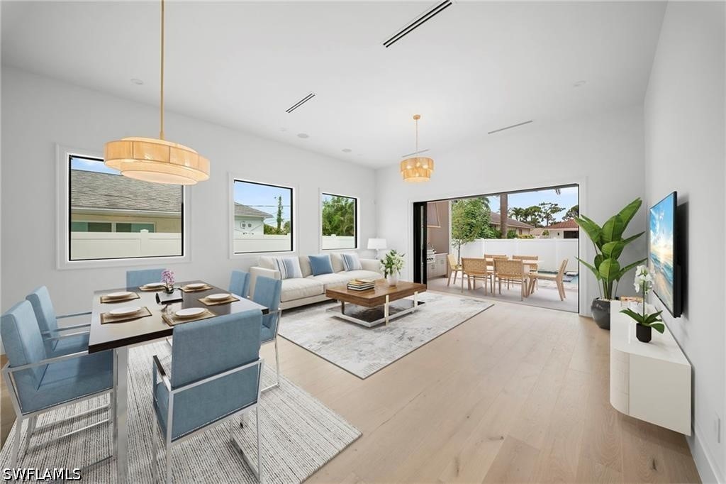 658 93rd, Naples, FL 34108