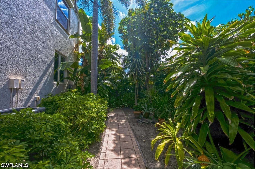 576 96th, Naples, FL 34108