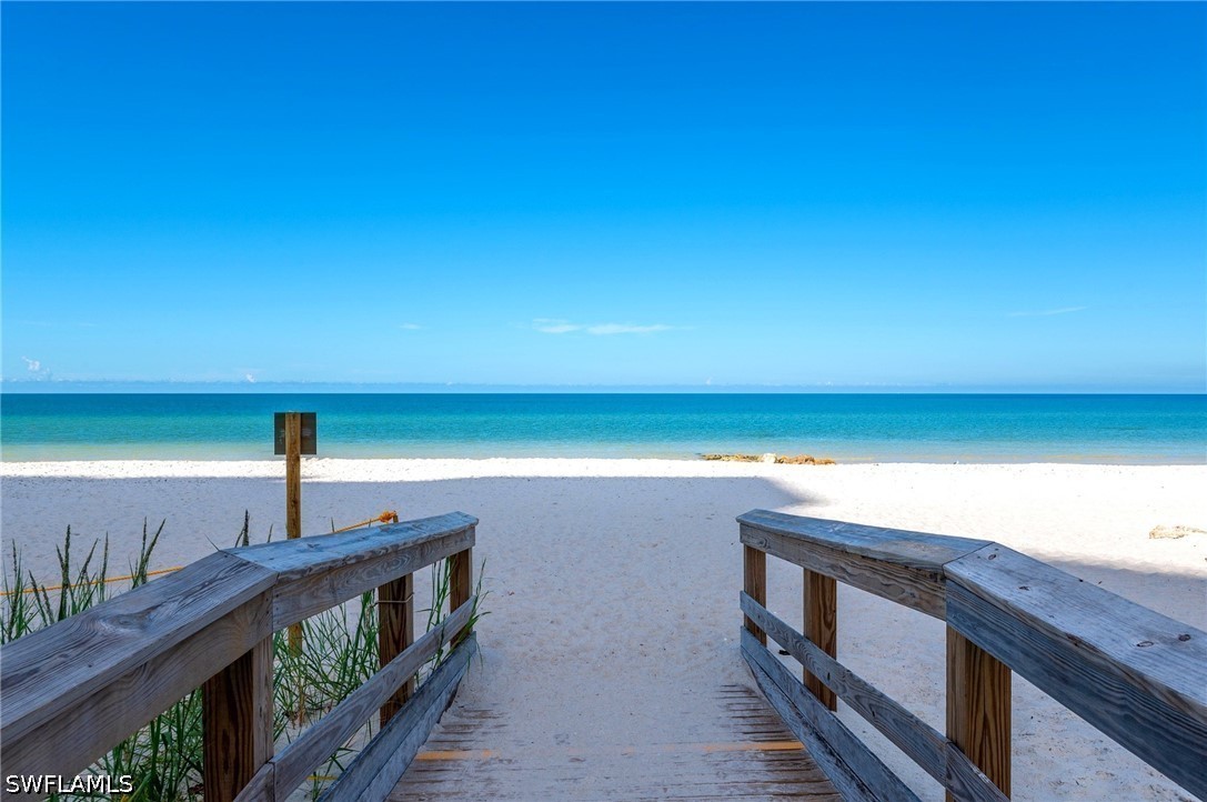 5042 Seahorse, Naples, FL 34103