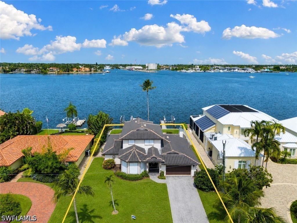 1535 Dolphin, Naples, FL 34102
