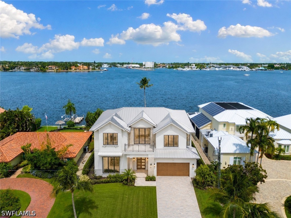 1535 Dolphin, Naples, FL 34102