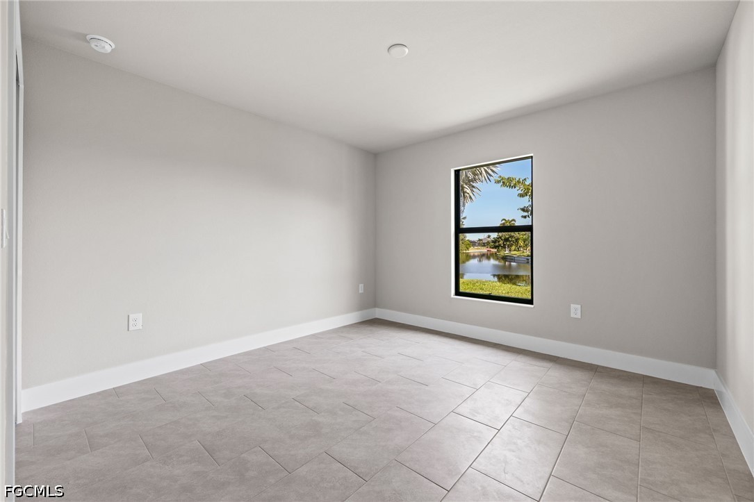 1807 2nd, Cape Coral, FL 33909