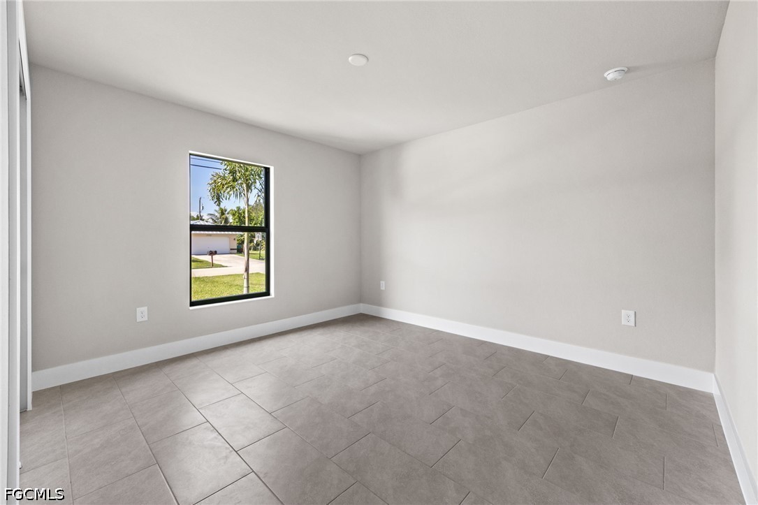 1807 2nd, Cape Coral, FL 33909