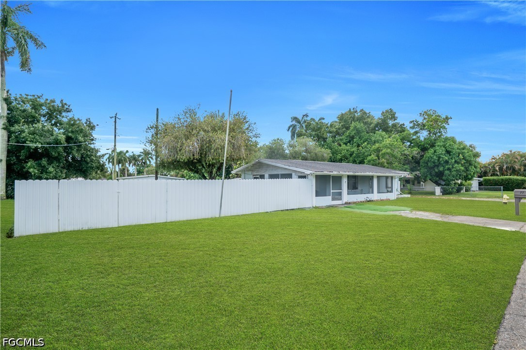 77 Glenmont, North Fort Myers, FL 33917