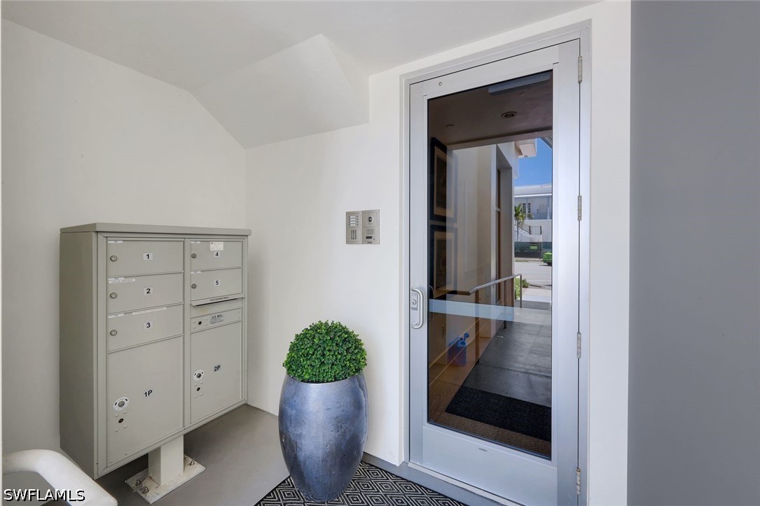 382 12th Unit 202, Naples, FL 34102