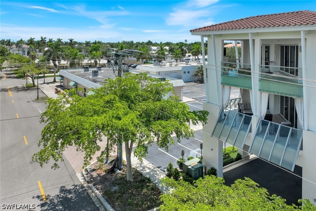 382 12th Unit 202, Naples, FL 34102