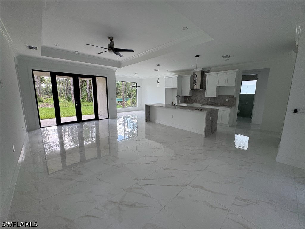 628 20th, Naples, FL 34117