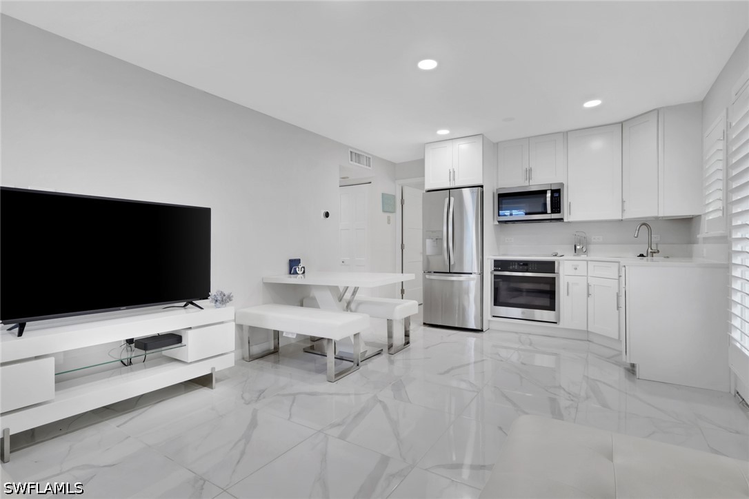 175 5th Unit 4, Naples, FL 34102