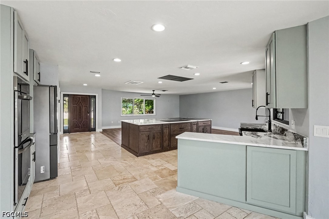 DiningRoom