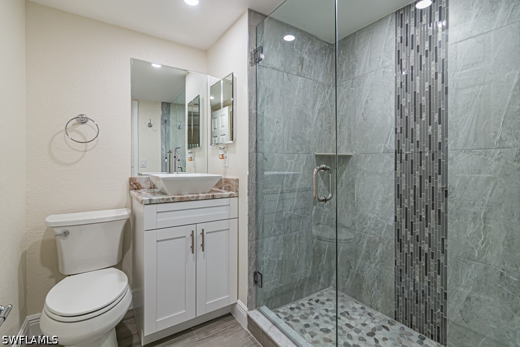 2562 Kings Lake Unit 102, Naples, FL 34112