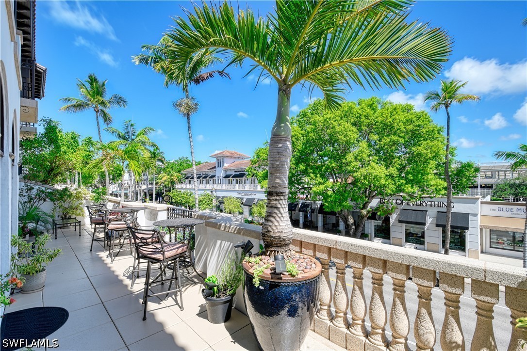 780 5th Unit 203, Naples, FL 34102