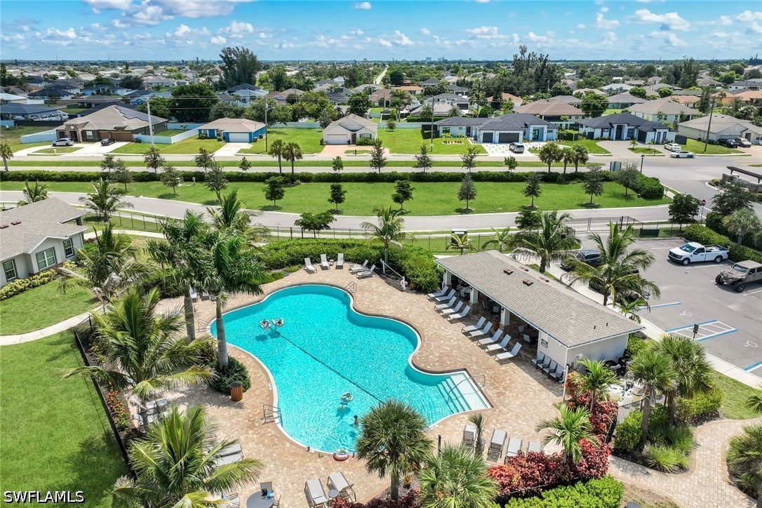 950 Stonewater Lake, Cape Coral, FL 33993