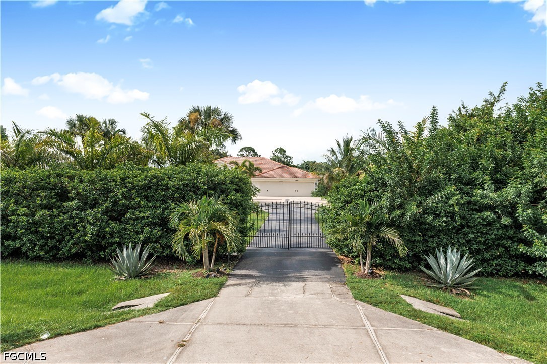 2991 20th, Naples, FL 34120