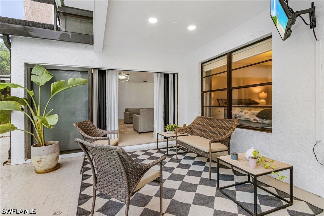 2472 Pine Woods Unit 17, Naples, FL 34105