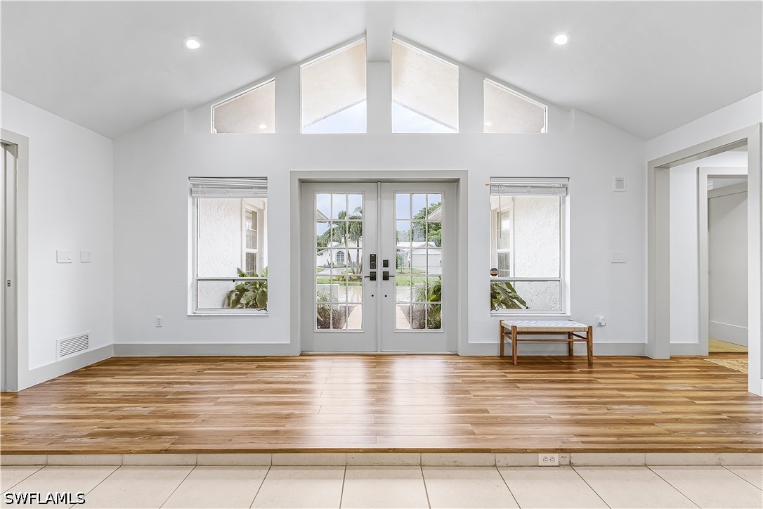 2472 Pine Woods Unit 17, Naples, FL 34105