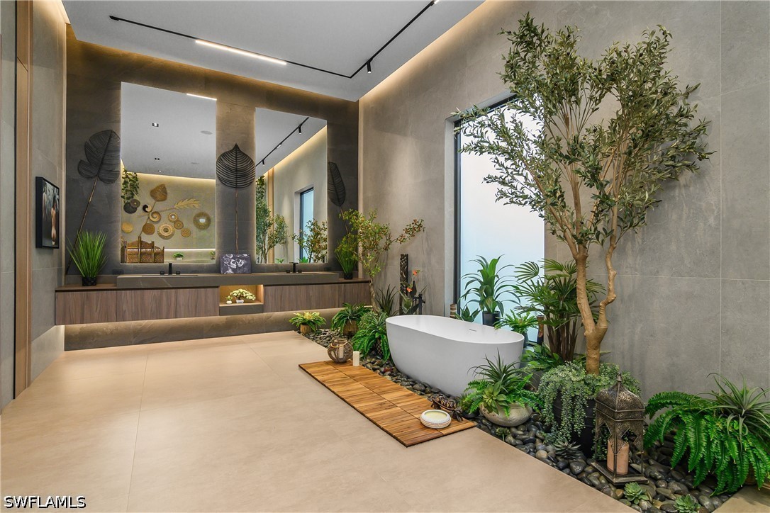 6616 Trail, Naples, FL 34108
