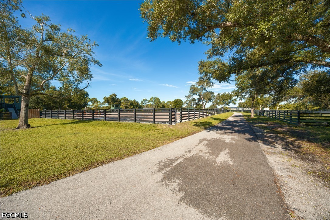 21531 N River, Alva, FL 33920