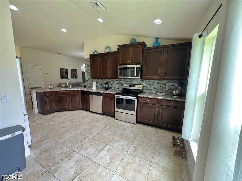 555 Sargent, Lehigh Acres, FL 33972