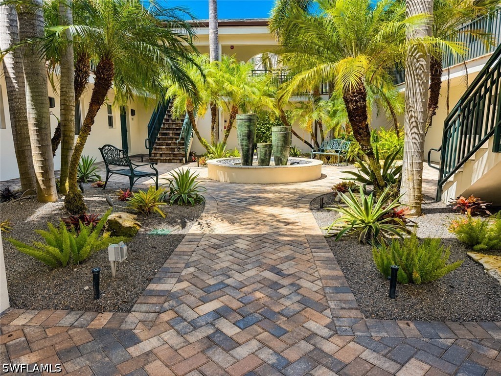 960 7th Unit 103, Naples, FL 34102