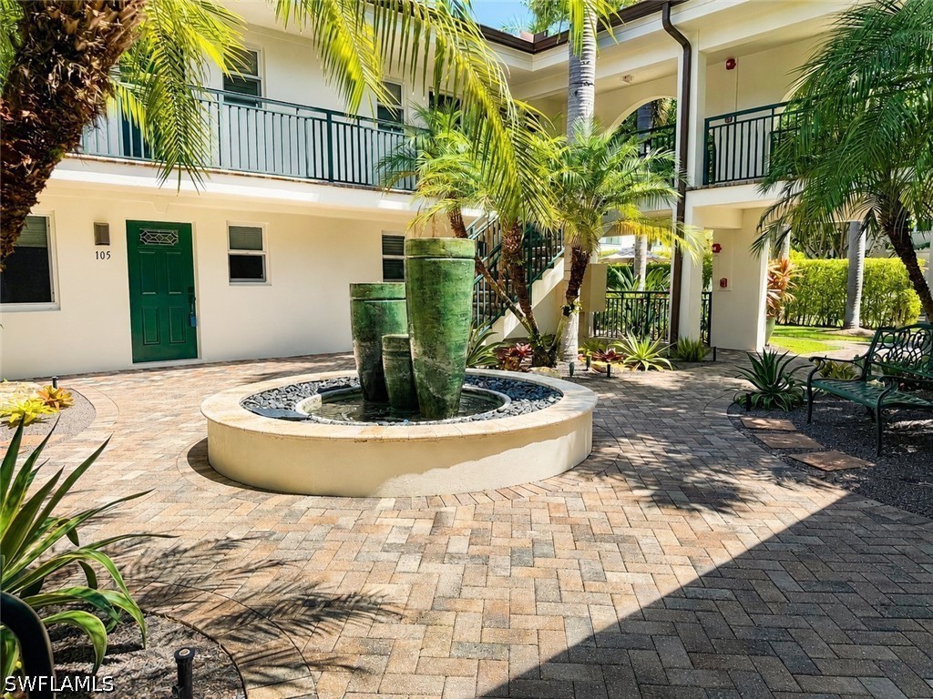 960 7th Unit 103, Naples, FL 34102
