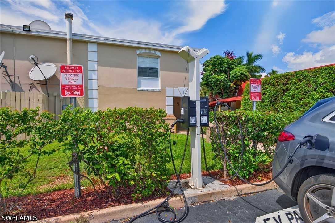 2555 9th Unit 204, Naples, FL 34103
