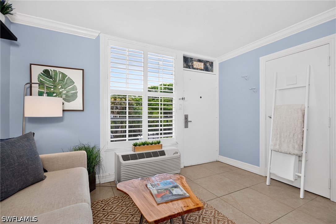 2555 9th Unit 204, Naples, FL 34103