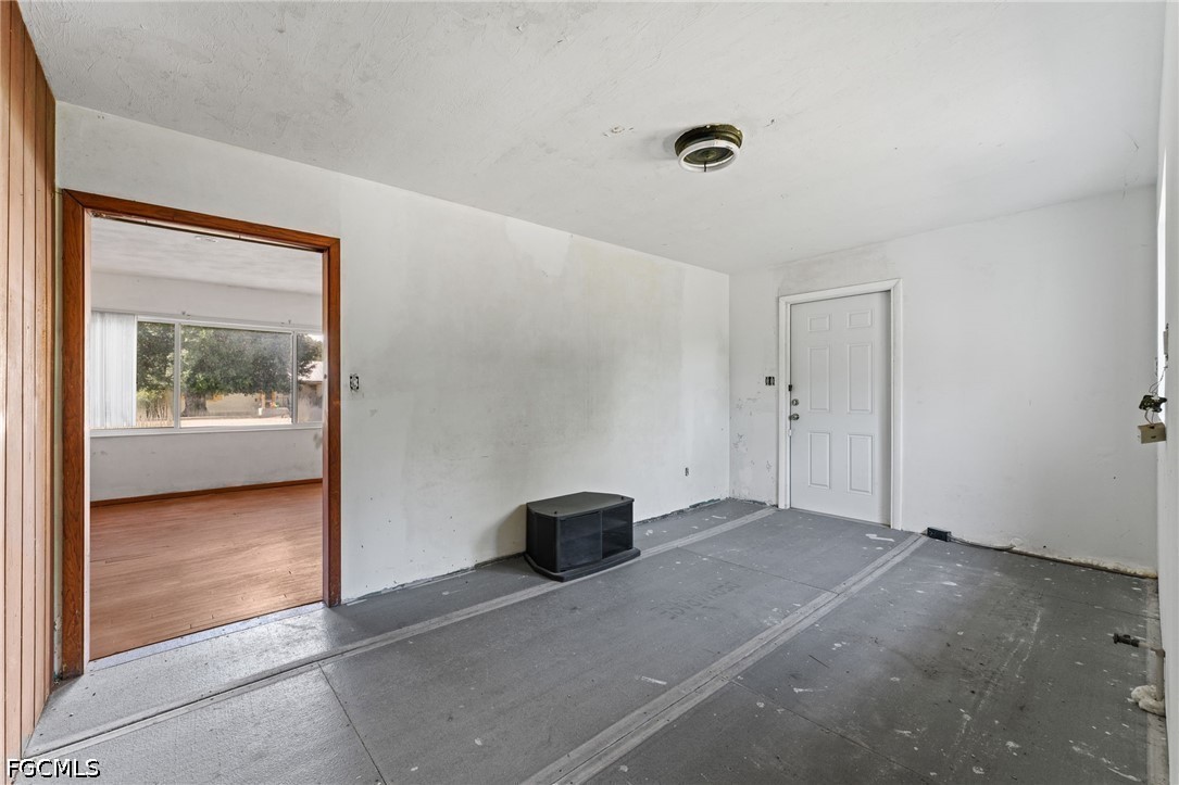 122 Evergreen, North Fort Myers, FL 33903