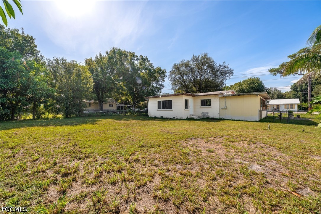 122 Evergreen, North Fort Myers, FL 33903